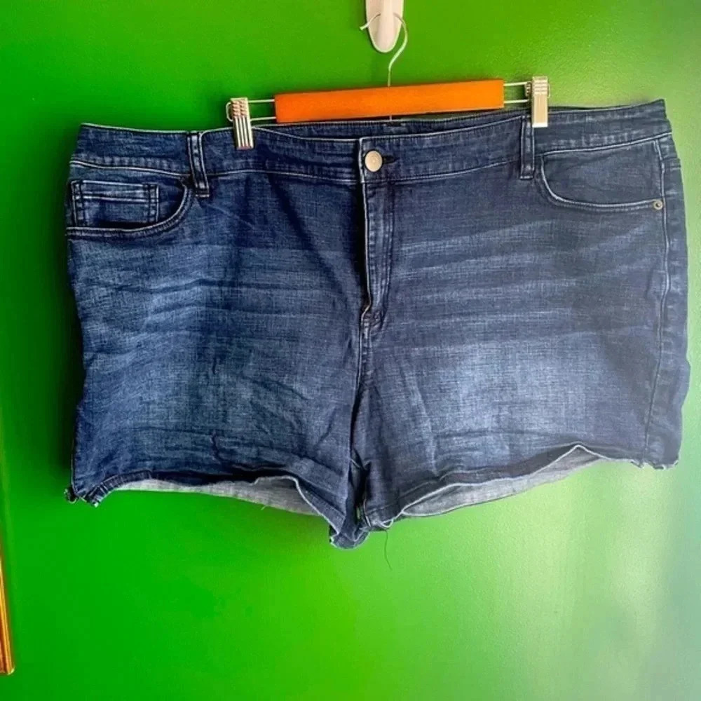 CLEARANCE! Venezia Lane Bryant Denim Blue Jean Shorts Plus Size 24 GUC!